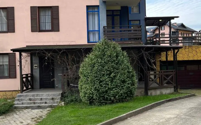 Apartamenty Eko Dom v Zk Katerina Al'pik s vidom na gory i terrasoj