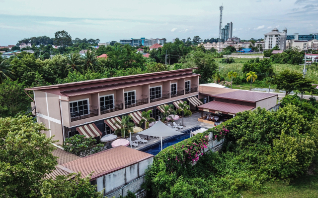 4 Palms Resort Hotel