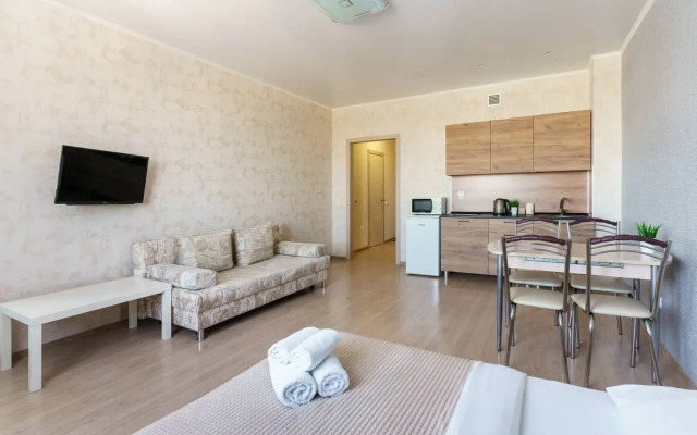 Апартаменты студия в ярких тонах в центре Тюмени