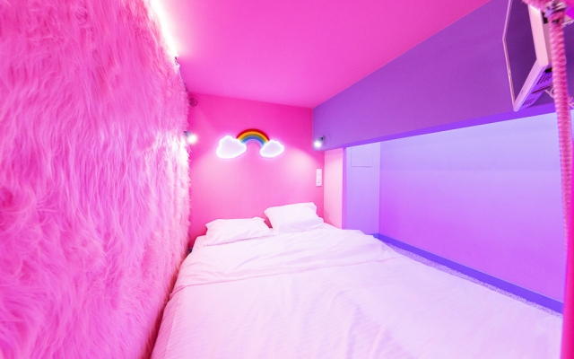 Studio v Rainbow Apartments