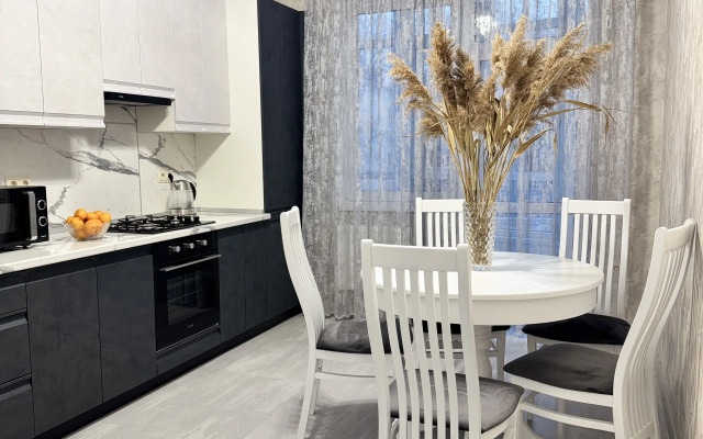 Lyuks V Tsentre Flat