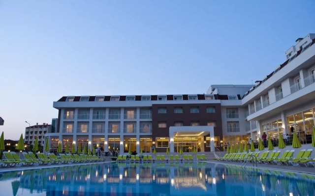 White Lilyum Hotel