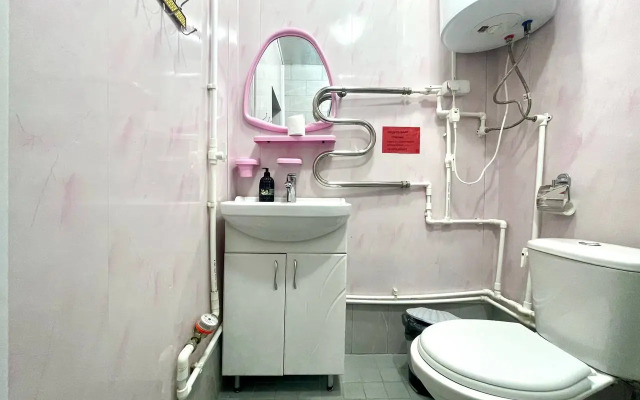 S kukhney gostinoy i otdelnoy spalney Apartments