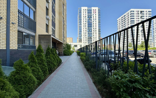V ZHK Vidnyj Solnce Vstayot k Obedu Apartments