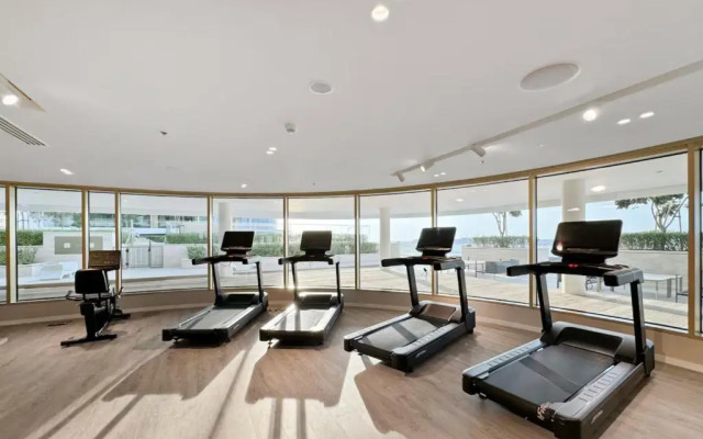 Keyrock Palm View Pool & Gym Access Apartments
