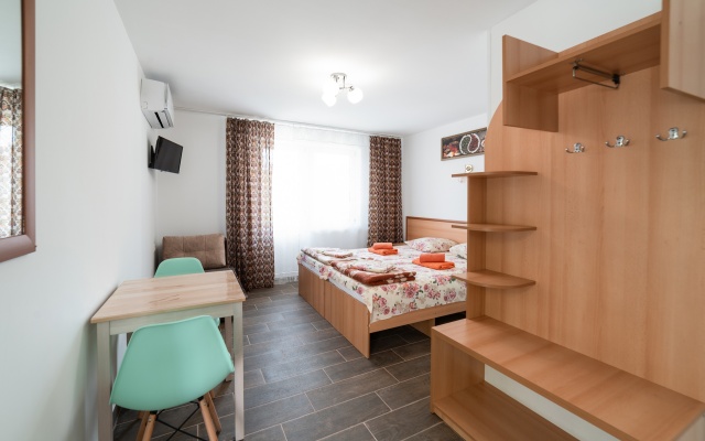 Yuzhny Guest House