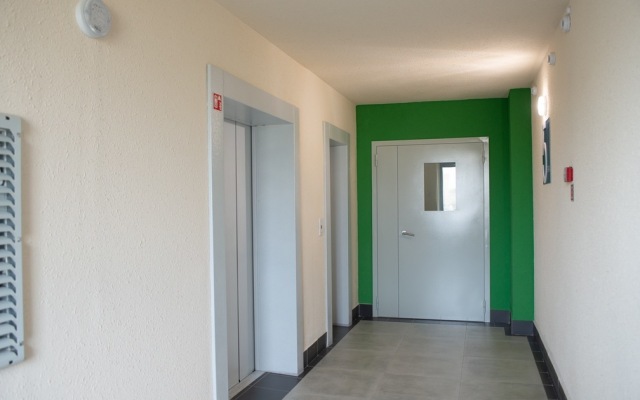 Iris s Dizaynerskim Oformleniyem, Ryadom Mat i Ditya Apartments