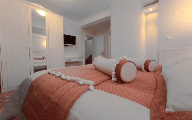 Toroni Luxury Villas - White Villa