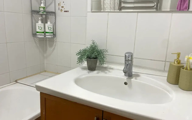 Prostornaya Tryokhkomnatnaya S Izolirovannymi Spalnyami Flat