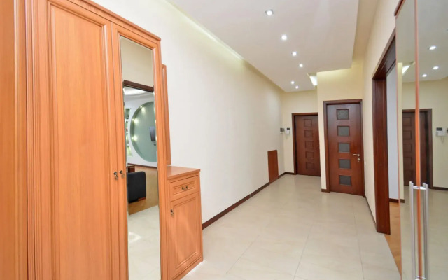 3-Komn. V Novostroyke, Ulitsa Arama, Di6413 Flat