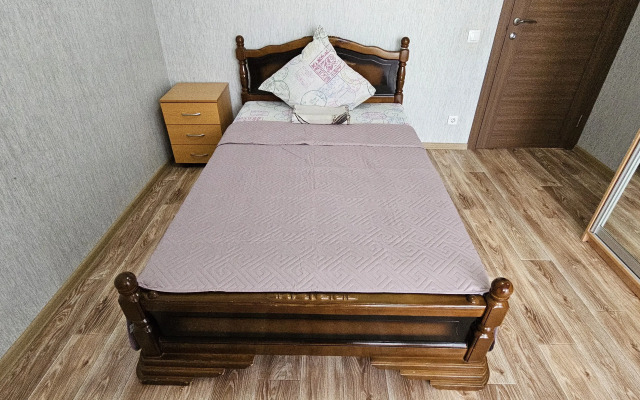 Trekhkomnatnye Na Yemlyutina Flat