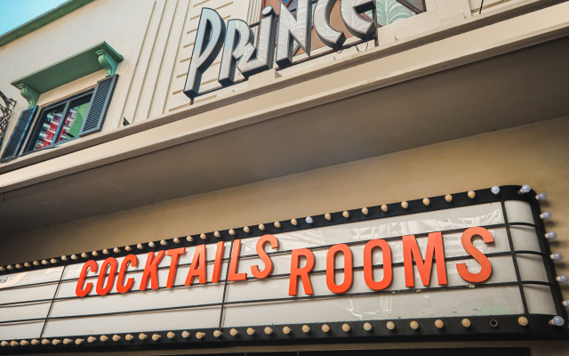 Prince Theatre Heritage Stay Hostel - Silom