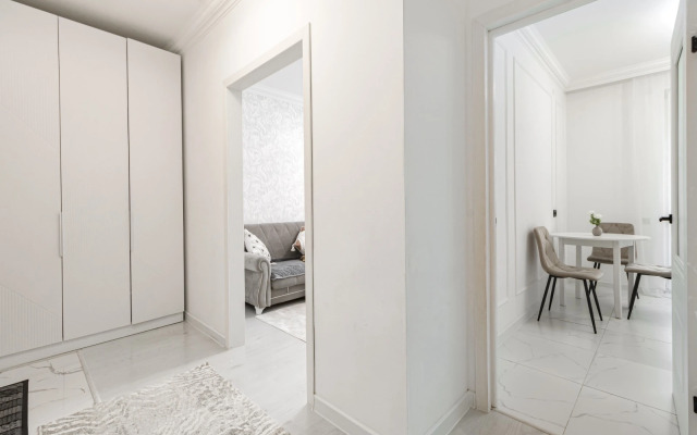 Svetlye Ryadom S Khanshatyrom Apartments