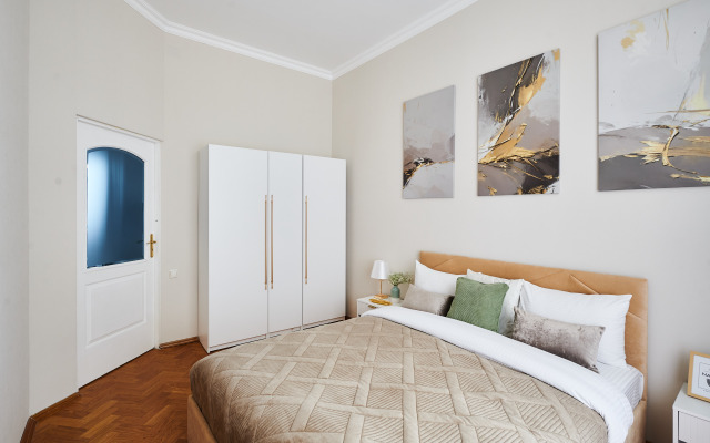 GM Trekhkomnatnye Pryamo u Krasnoj Ploshchadii Apartments