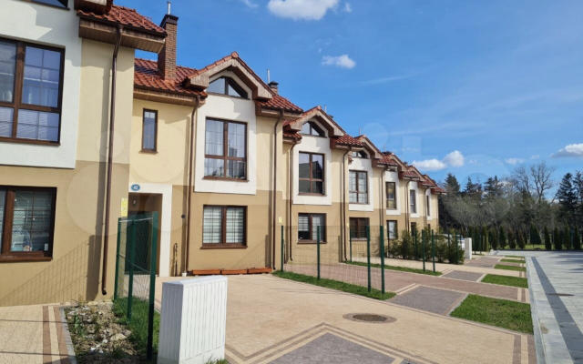 Gostevoy Dom s Dizaynerskim Remontom Guest House