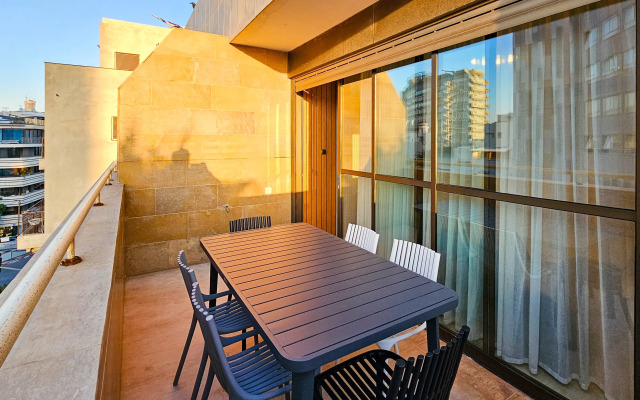 Comfort & Balcony By Feelhome Apartments