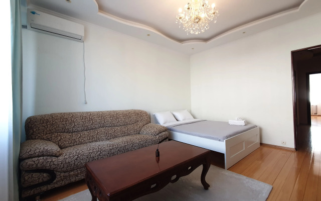 421 Yevrotreshka V Samom Tsentre Na 6 Gostey Apartment