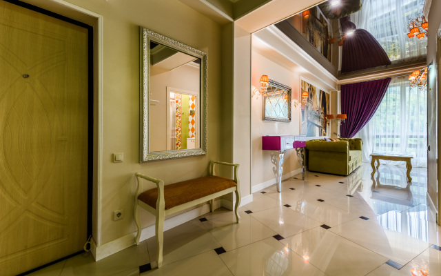 Oplot - Semejnye s balkonom 6 Apartments