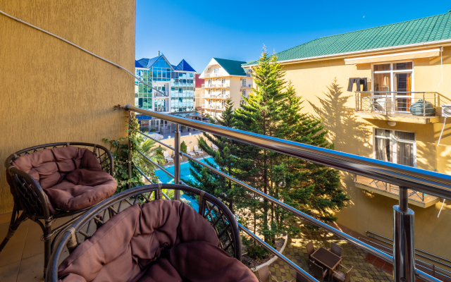U Morya S Basseinom v ZhK Solnechnyij apt36 Apartment