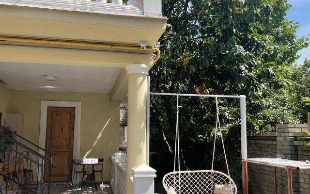 U Chernogo Morya Guest House