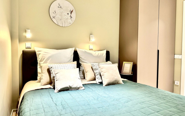 Lyuks S 2-Mya Balkonami I Dizaynerskim Remontom Flat