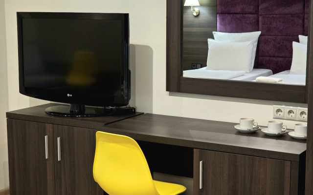 Kapitan Morej Hotel