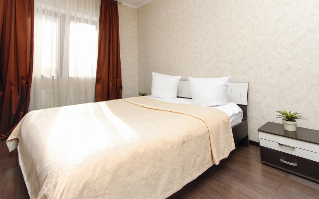 Апартаменты с двуспальной кроватью кухней и гостинной