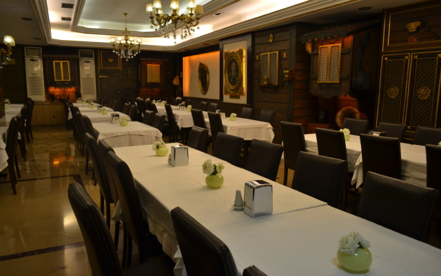 Grand Ant Hotel