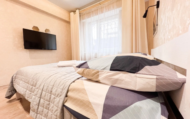 Dlya 8 Chelovek Vozle Aeroporta Flat