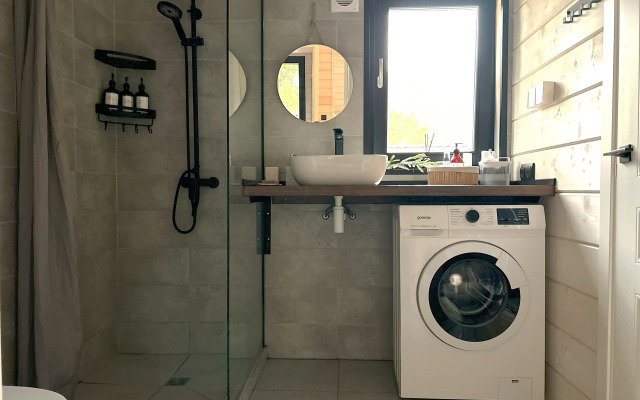 U Ozera S Terrasoy Sosnovy Dom Private house