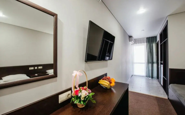 Peak Season 1 Apartments