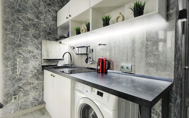 Guru c Laundzh Zonoj na Balkone Flat