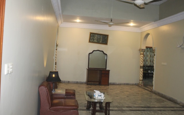 Apple Karachi Guest House