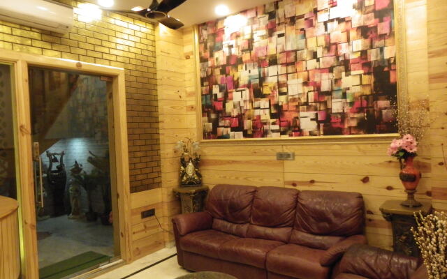 The Lodge B & B