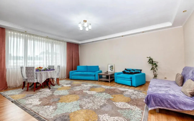 Na Ulitse Dostyk, 14 Apartments