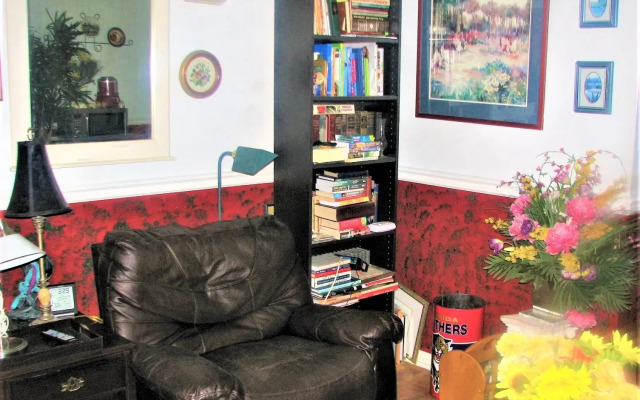 Bob Cinciruk Mini-Hotel