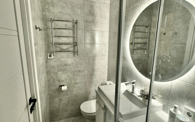 Novaya Studiya s Dizaynerskim Remontom dlya Dvoikh Apartments