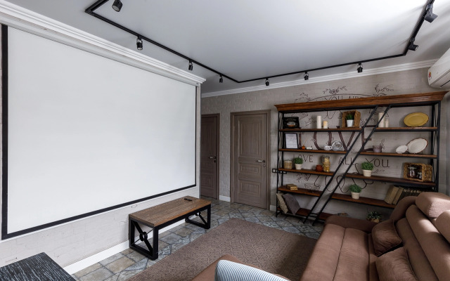 Semeynyye Loft Apartments s proyektorom Apartments