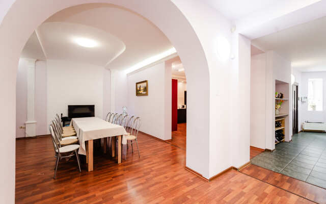 Dom S Basseynom I Saunoy V Khimkakh Starbeevo Private House