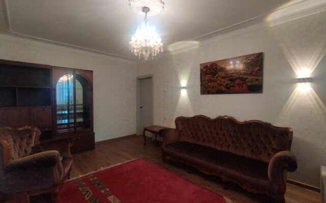 Vintazhnaya kvartira vozle metro Flat