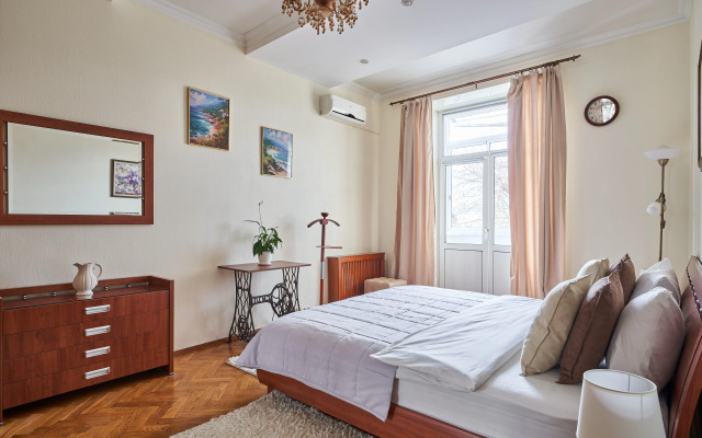 2-Komnatnaya Na Leontyevskom Pereulke Apartments