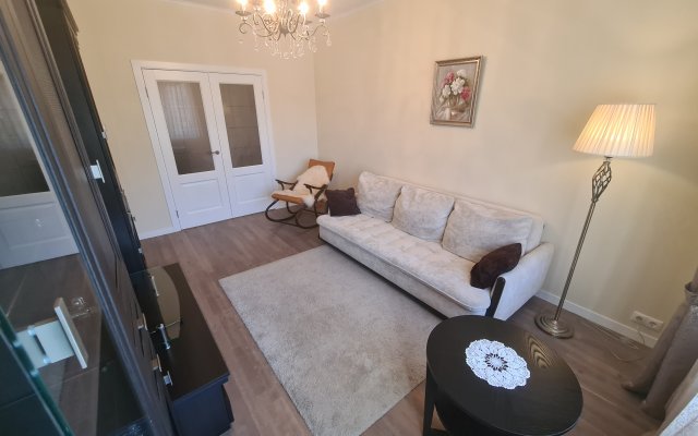 Апартаменты Шведская Крона трехкомнатные у Удельного Парка