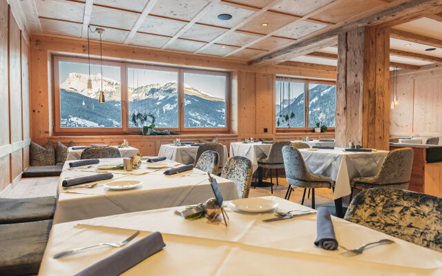 La Cort My Dollhouse - Adults Only