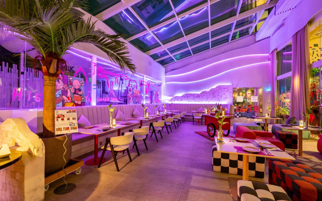 The Fig Lobby Hotel
