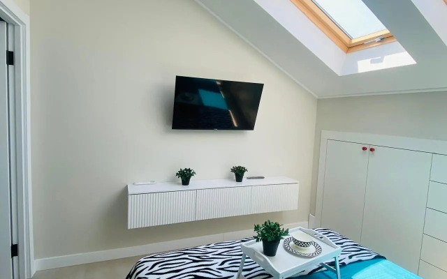 Yarkaya S Kusochkom Morya Flat