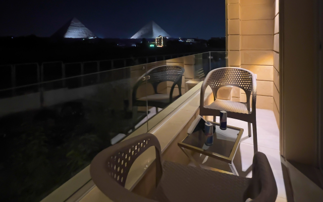 Pyramids land Hotel