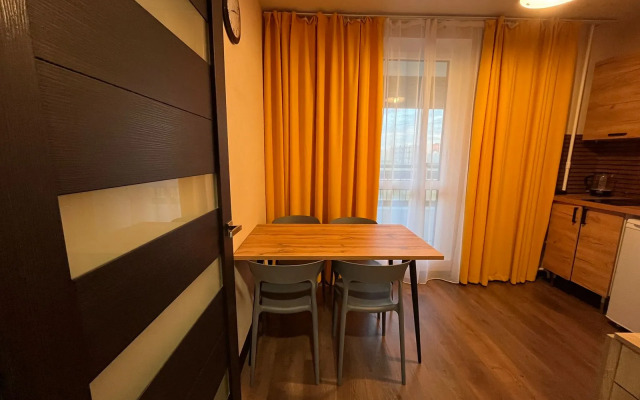 Solnechnaya Kvartira V Yuzhnoy Bittse Flat