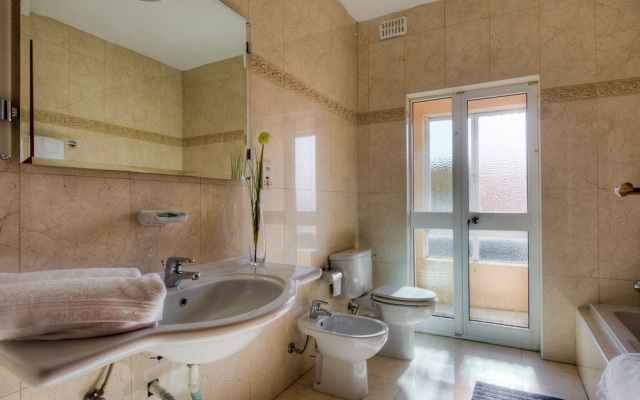 050 Fantastic Family Fun Villa St Julians