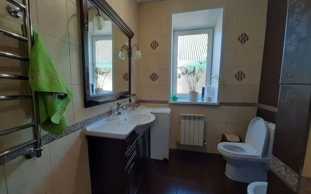 Na 11-Ya Zavokzalnoy 25 Private house