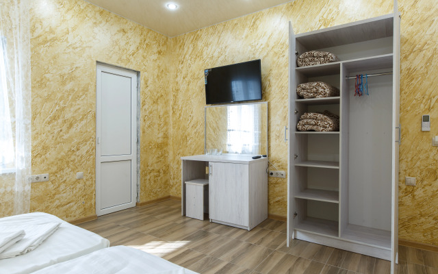 S Kukhney Apartments